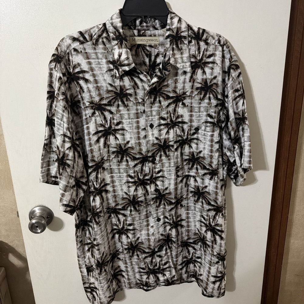 Munsingwear Shirt Mens L Short Sleeve Button Down Palm Tree Pattern